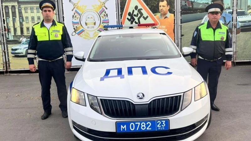  Сотрудники ДПС сопроводили в больницу ребенка с травмой ноги в Краснодаре