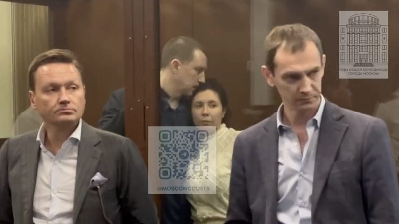 Суд Москвы продлил арест экс-мэру Сочи и его супруге