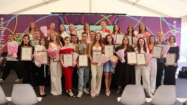 В Краснодаре наградили победителей конкурса на получение стипендий главы города. Фото: Управление по делам молодёжи администрации Краснодара