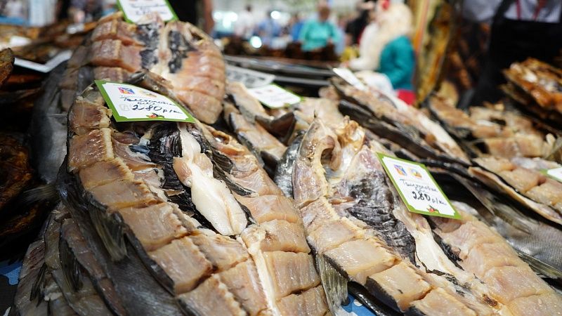 «Съедобного» червя нашли в рыбе из «ВкусВилла» в Москве