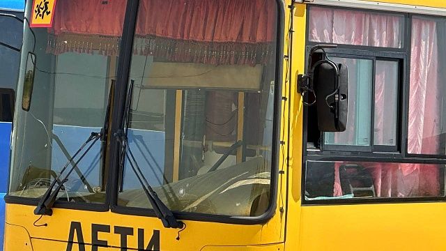 Первую партию школьных автобусов передали в Херсонскую область из Краснодара