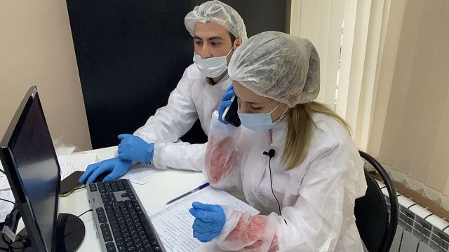 В Краснодаре на помощь медикам, которые перегружены из-за коронавируса, пришли волонтеры