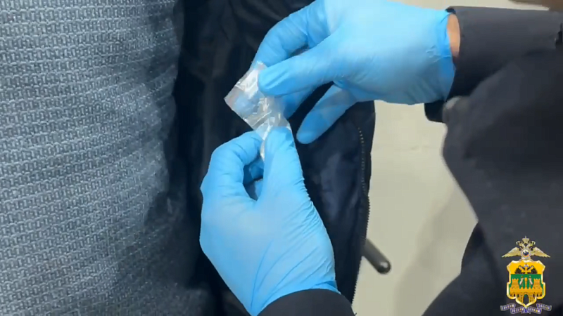 Любителя запрещённых веществ с «дозой» в кармане задержали в Сочи