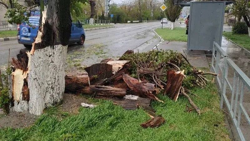 Из-за ухудшения погоды сохраняется режим «Повышенная готовность» в Новороссийске