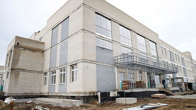 Строящаяся школа в Восточно-Кругликовском микрорайоне Краснодара готова на 74%