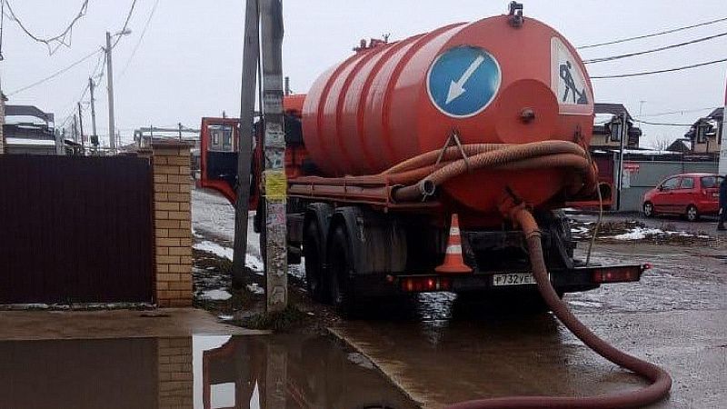 С 80% подтопленных улиц Краснодара уже откачали воду