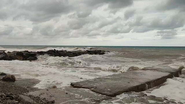 28 июля на всех курортах Черноморского побережья Кубани закрыли пляжи 