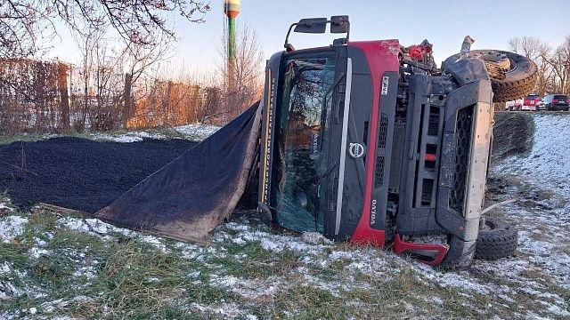 Смертельный выезд на встречку: водитель LADA погиб в ДТП с грузовиком на Кубани  