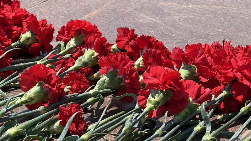 Александр Песков захотел поддержать поцелуем мать Сергея Соседова