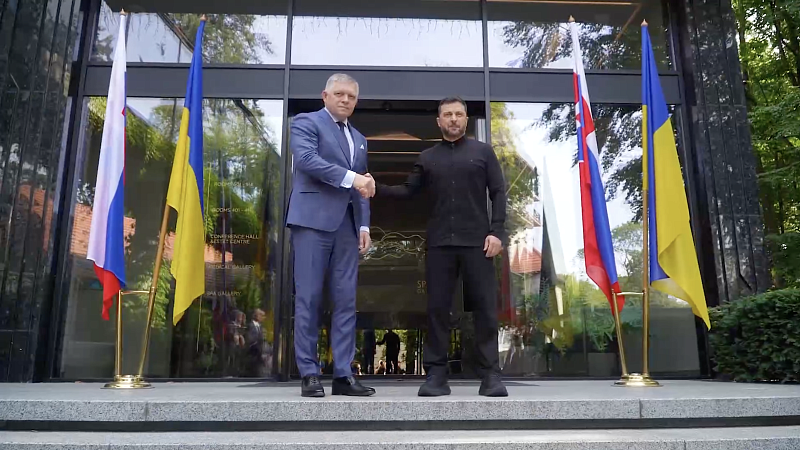 Зеленский жестко отказал Словакии в транзите российской нефти и газа