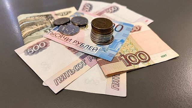 Медианные зарплаты в востребованных отраслях выросли до 370 тысяч рублей