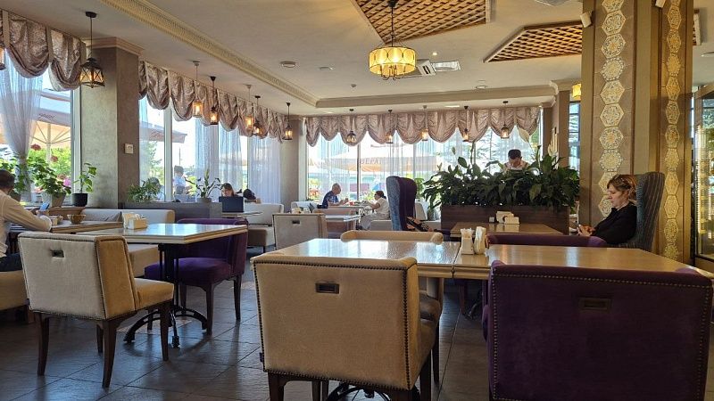 Кафе с подставными свиданиями мошенниц закрыли после скандала в Москве