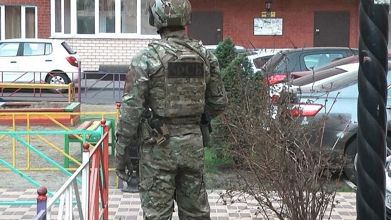 ФСБ опубликовала кадры предотвращения теракта у здания прокуратуры в Пятигорске