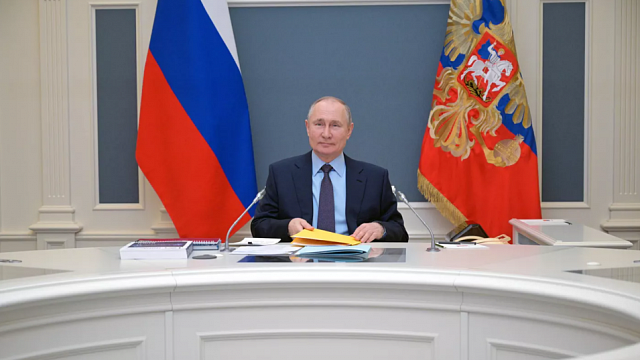 Владимир Путин поздравил жителей страны с Днём России