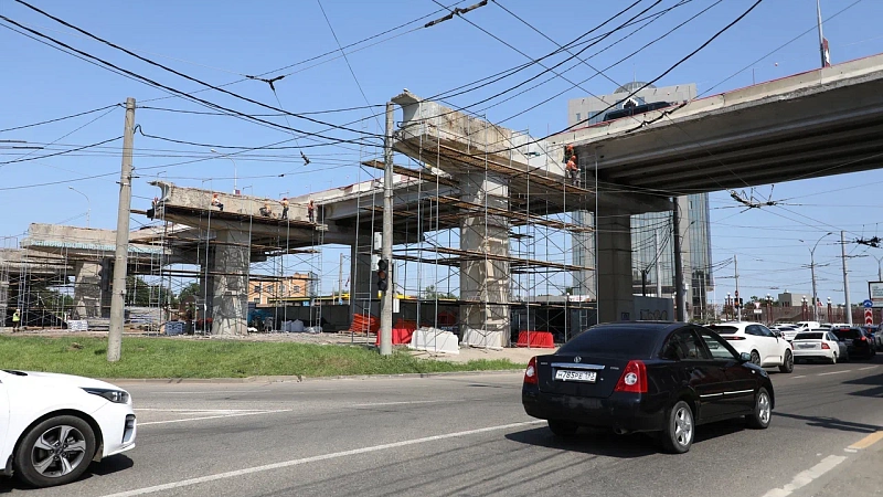 Движение транспорта временно ограничат для монтажа балок на Тургеневском мосту