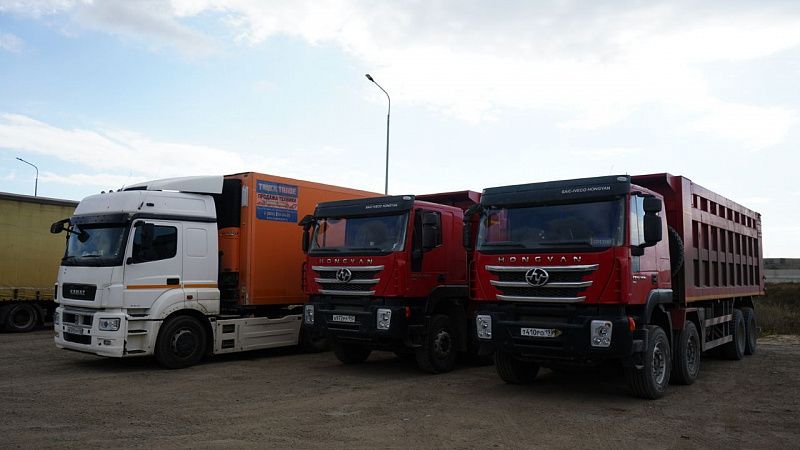 На Керченской паромной переправе в очереди стоят 288 грузовиков