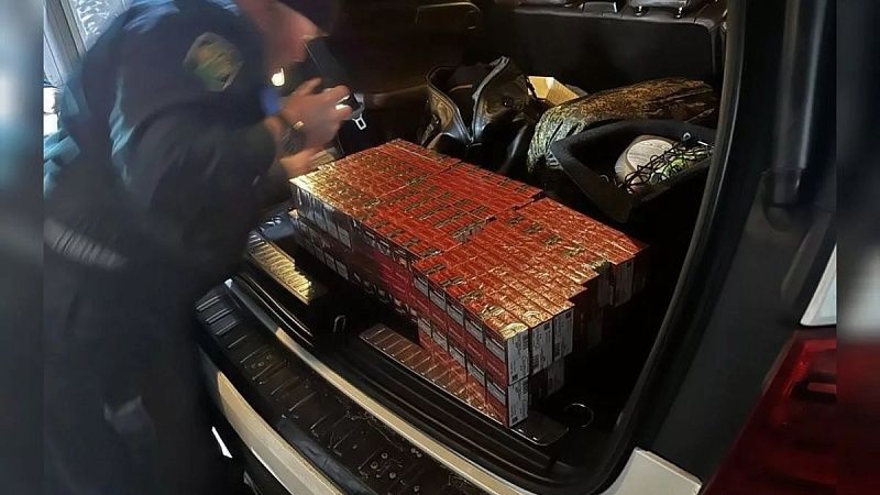 В Mercedes нашли 1,5 тысячи пачек контрабандных сигарет на таможне в Сочи