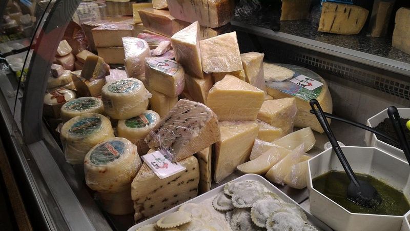 Санкционные мясо и молоко весом 105 кг изъяли на рынке «БазарЪ» в Сочи