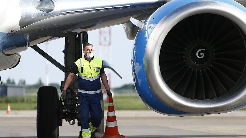 Летевшие в Сочи пассажиры провели взаперти пять часов из-за вынужденной посадки