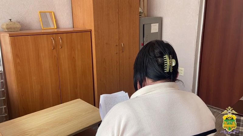 Женщина украла 1,2 млн рублей у родственников в Отрадненском районе