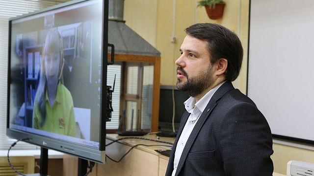 Школьники гимназии № 72 Краснодара на «Уроке цифры» узнали о том, как можно быстро разработать приложения