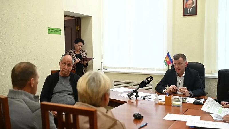 Евгений Наумов провел личный прием граждан в Краснодаре 