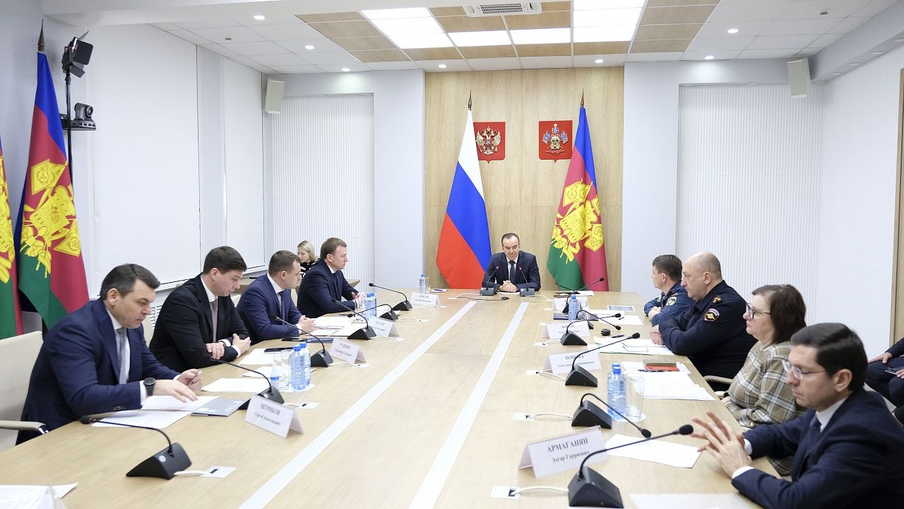 Кондратьев потребовал обеспечить бесперебойную работу транспорта и ЖКХ 