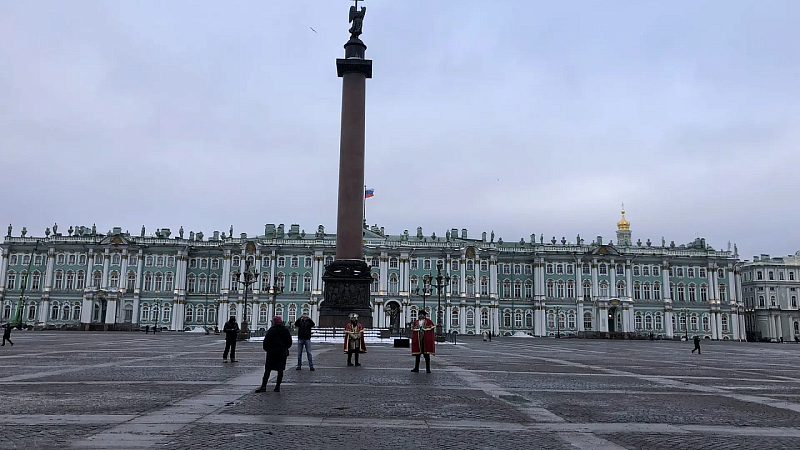 Силач сдвинул 3500-тонную подлодку на 5 метров в Кронштадте