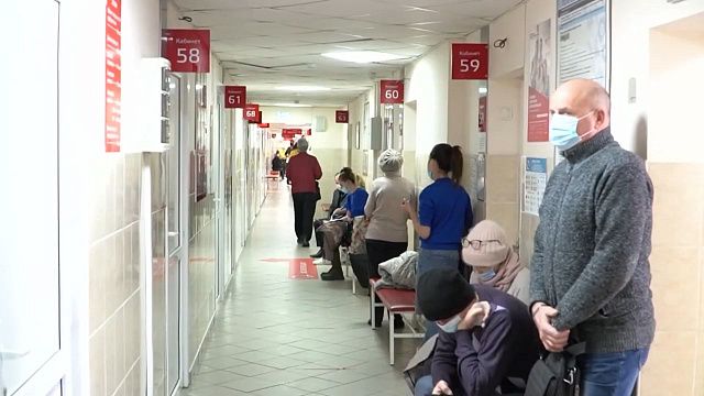 Из-за штамма «Омикрон» в Краснодаре увеличилась нагрузка на поликлиники