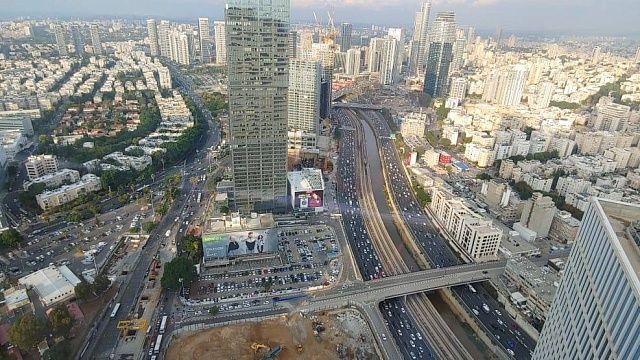 Сняли на видео опустевшие после иранских ударов улицы Тель-Авива