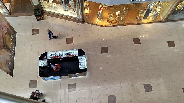 Сотни финнов выстроились на собеседование ради 30 вакансий в универмаге 