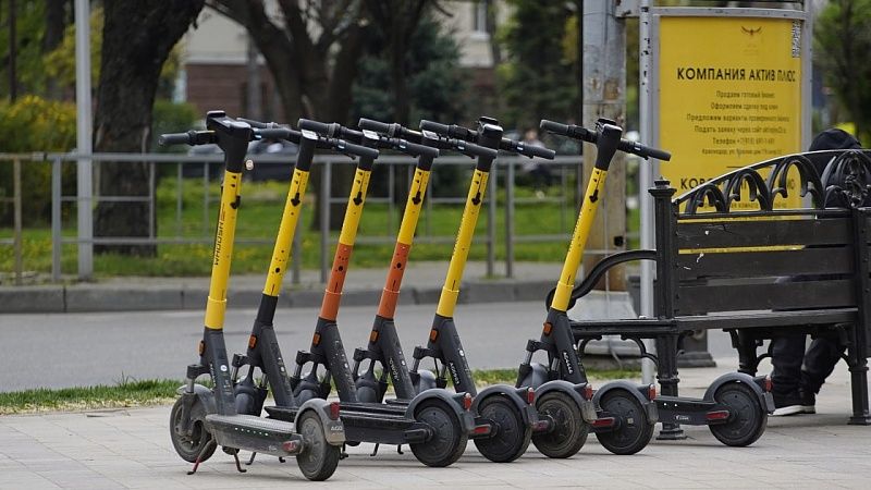 Число ДТП с самокатами снизилось, а количество смертей выросло в России 