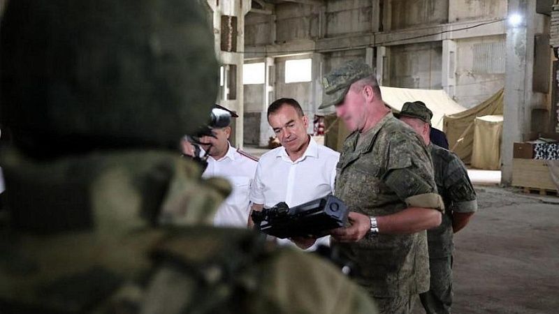 Губернатор Кубани осмотрел условия размещения служащих в воинском подразделении