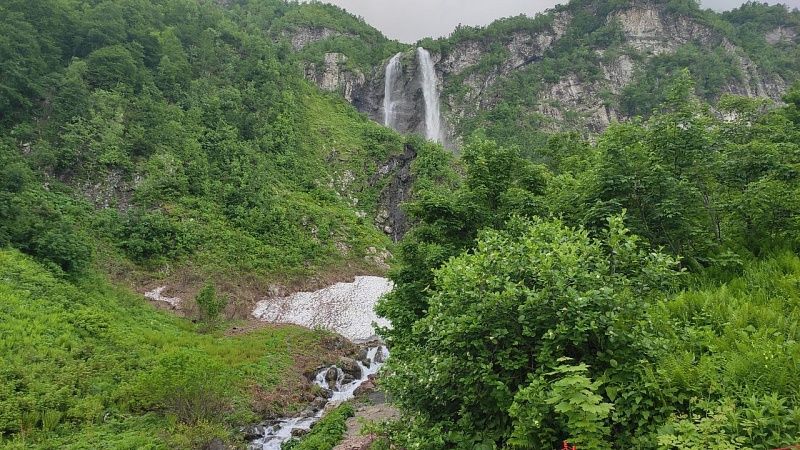 Сочинские спасатели эвакуировали мужчину, застрявшего на скале