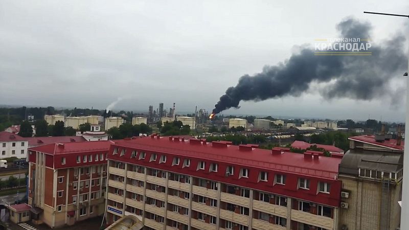 В районе Краснодарского нефтеперерабатывающего завода произошел пожар 