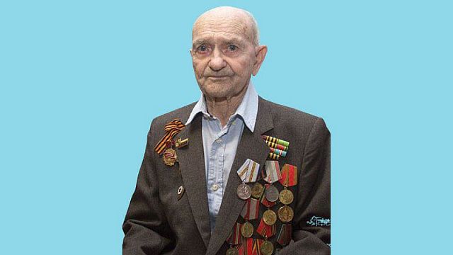 Евгений Наумов поздравил ветерана Николая Кономополо с 98-летием