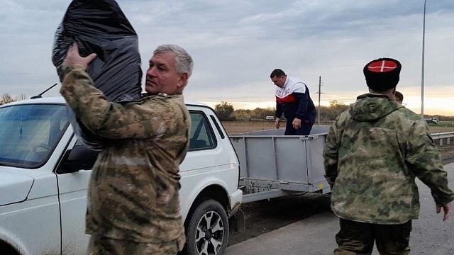 Более 25 тонн гуманитарной помощи направили на Донбасс кубанские казаки 