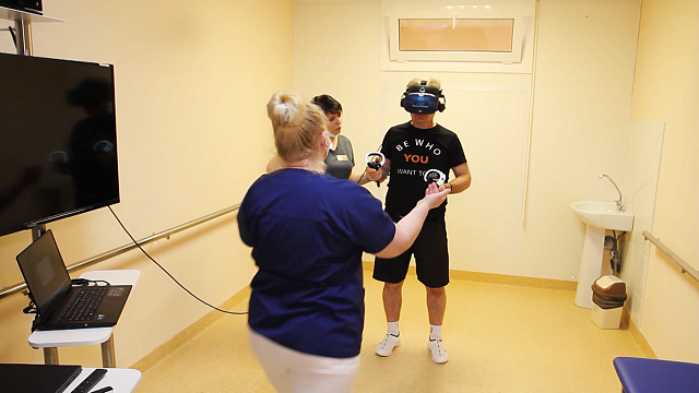 В ККБ № 2 для лечения пациентов используют виртуальную реальность. Фото: телеканал «Краснодар»