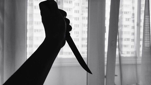 Ножами и шваброй убила знакомого и попала под суд жительница Воронежской области