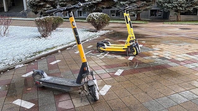 ФСБ опубликовала кадры разминирования электроскутера около бизнес-центра в Москве