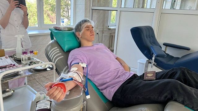 Более 200 краснодарцев сдали кровь в День донора