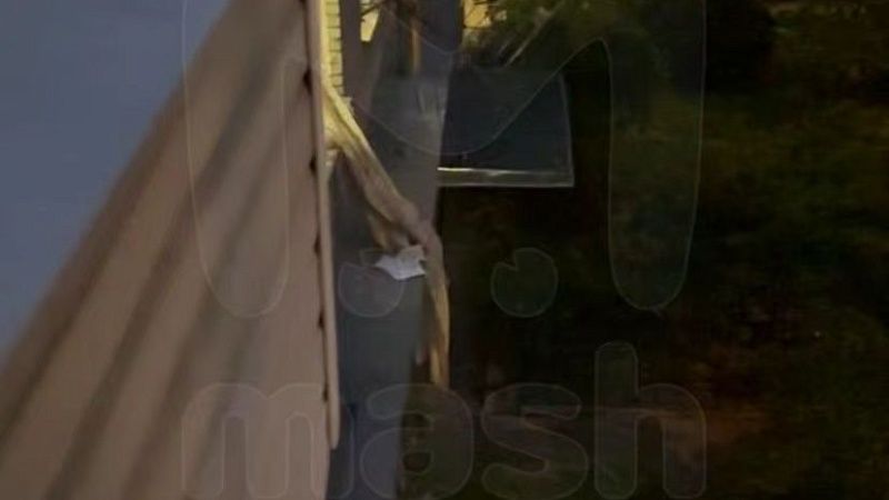 Надувной матрац взорвался и выбил стекла в квартире в Санкт-Петербурге