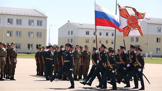 Вениамин Кондратьев поздравил два воинских формирования с присвоением «гвардейского» звания