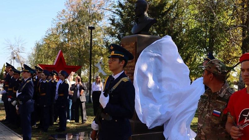 Бюст Герою России Евгению Остапенко открыли в станице Брюховецкой