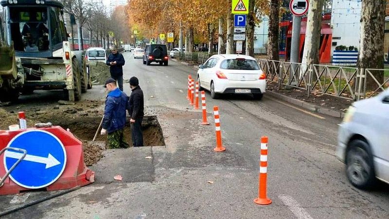 Ограничения для движения автомобилей ввели на ул. Ставропольской в Краснодаре