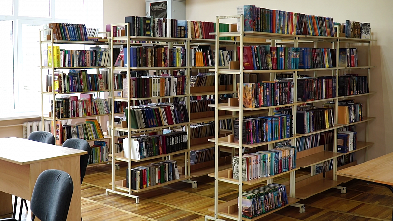 Больше 7 тысяч книг поступило в новую библиотеку поселка Лазурный
