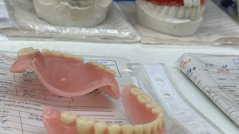Стоматолог Мелихова рассказала, какие продукты освежают дыхание после еды