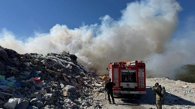 Площадь пожара достигла 900 «квадратов» на полигоне ТБО в Новороссийске 
