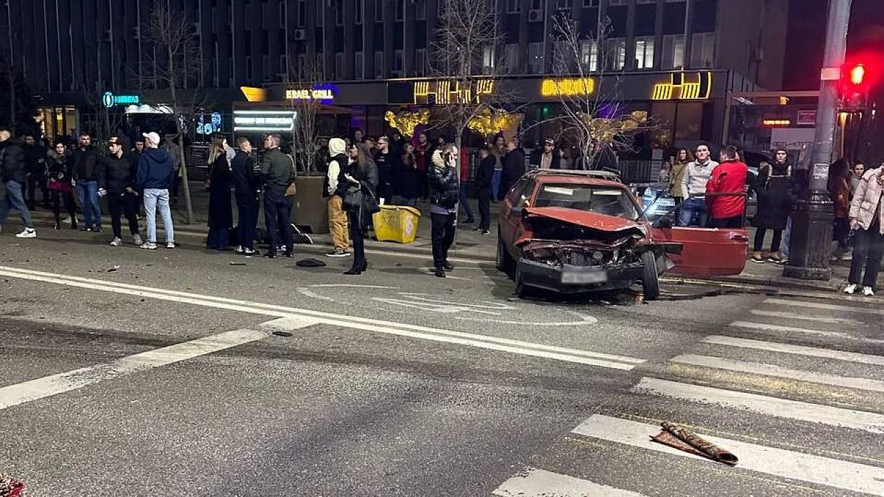 Авария случилась на улице Красной в ночь на воскресенье, 26 февраля. Фото: телеканал «Краснодар»