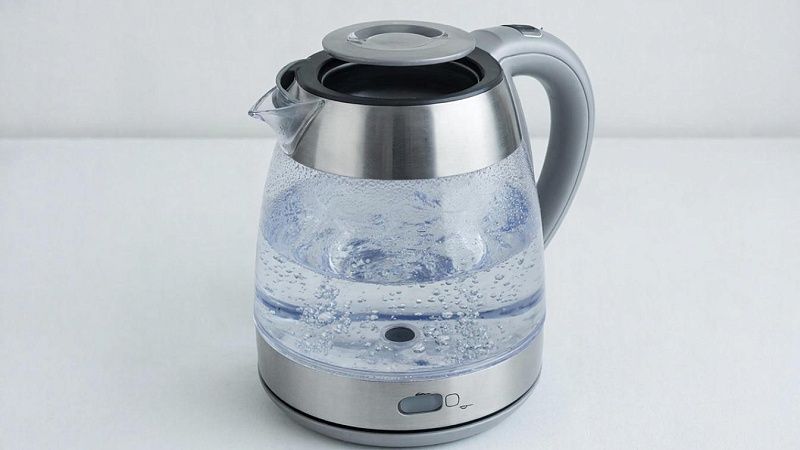 Электрик посоветовал выбросить электрочайники до мая жителям Киева